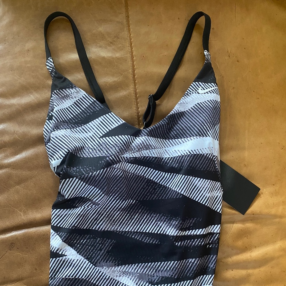 New NIKE bathing suit top Large